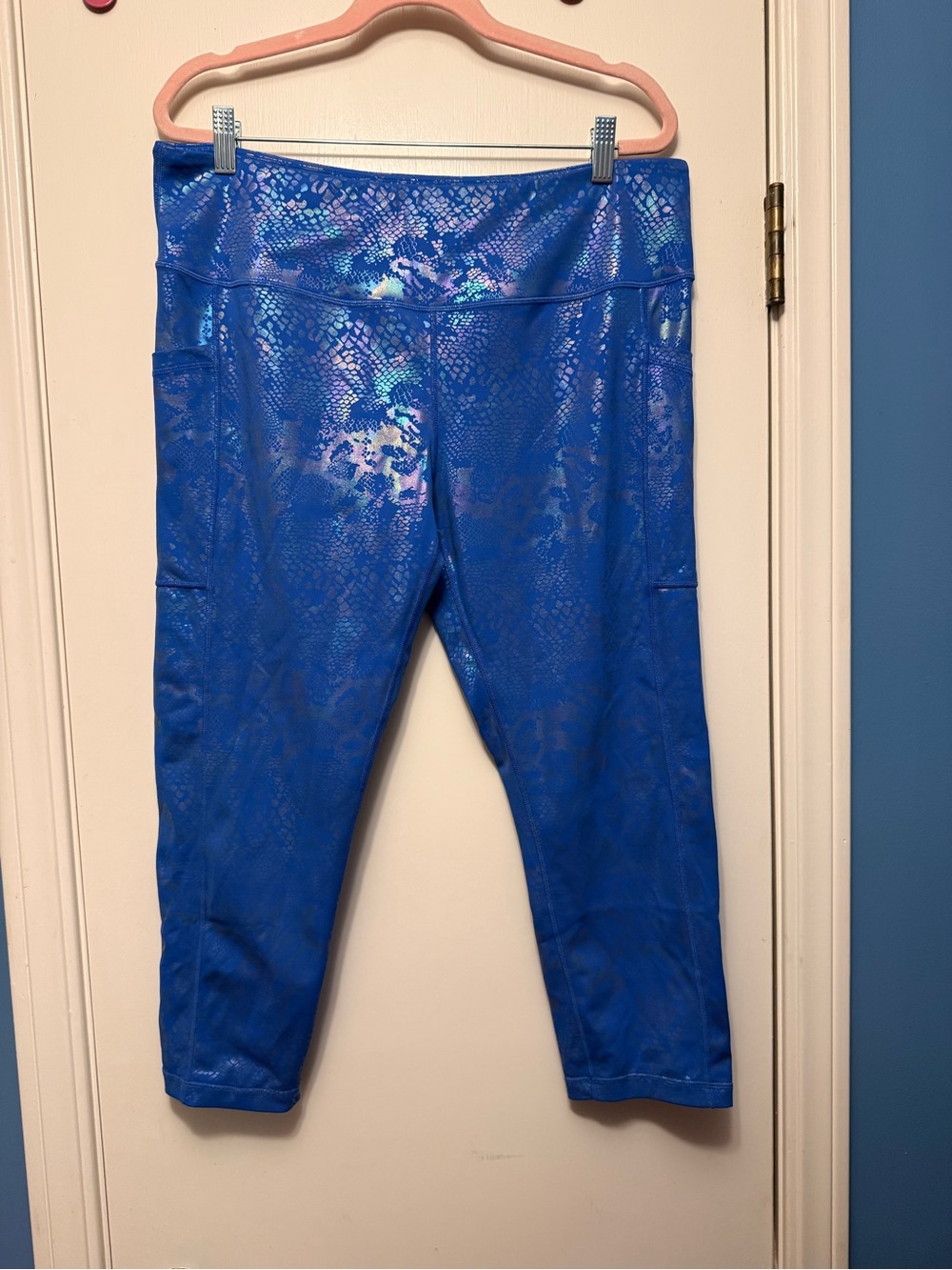 Constantly Varied Gear Blue Iridescent Glisten Here Capri Leggings